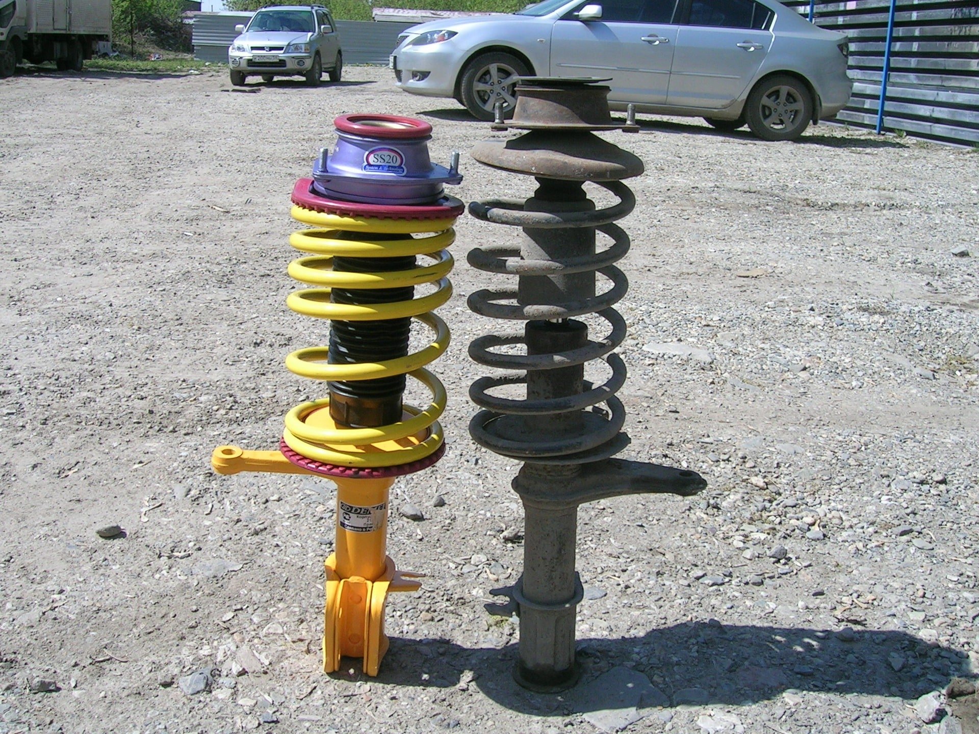 Срок службы Передние стойки амортизаторов