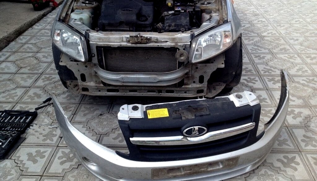 Снятый бампер Руководство по снятию бампера