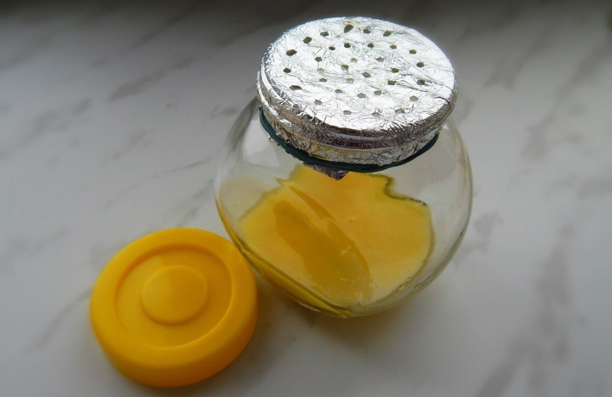 Стеклянная баночка Баночка с дырявой крышкой