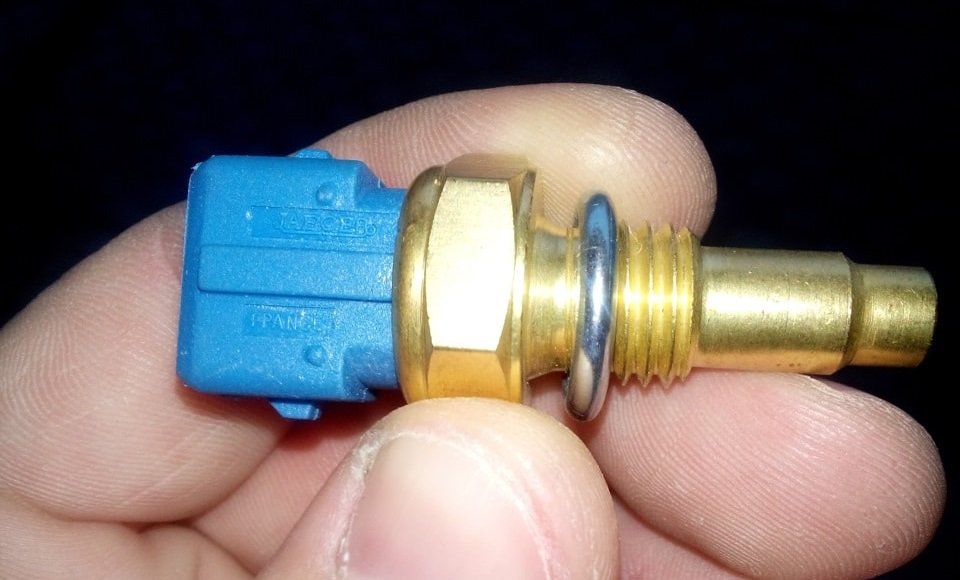 Датчик температуры охлаждающей жидкости Что такое датчик температуры охлаждающей жидкости?