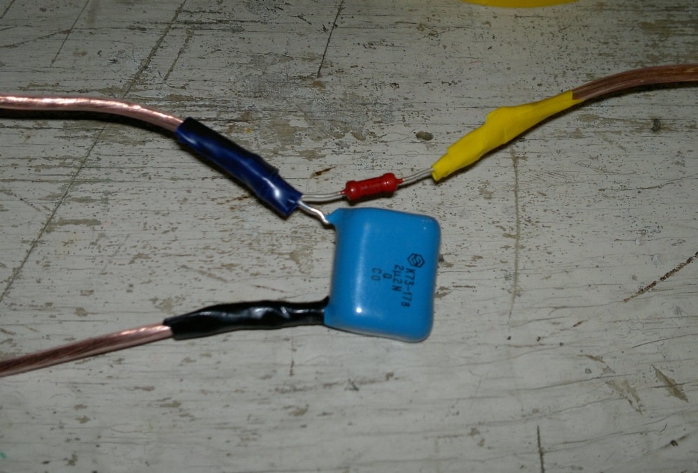 Электронная обманка из двух компонентов Электронная обманка