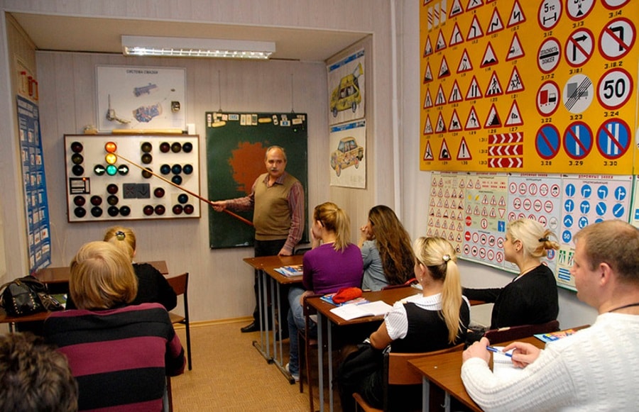 Урок в автошколе Автошкола