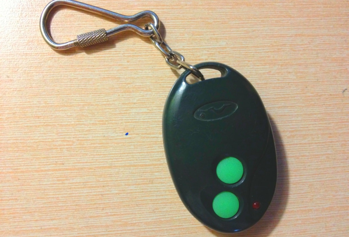 Брелок с двумя кнопками сигнализации Mongoose Брелок с двумя кнопками