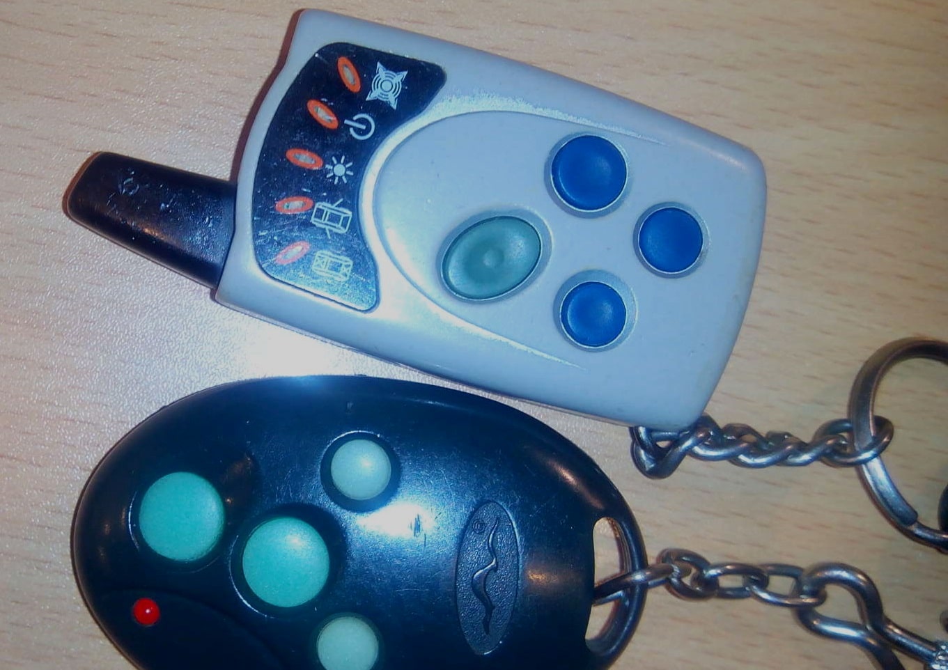 Брелок с четырьмя кнопками сигнализации Mongoose Брелок с четырьмя кнопками