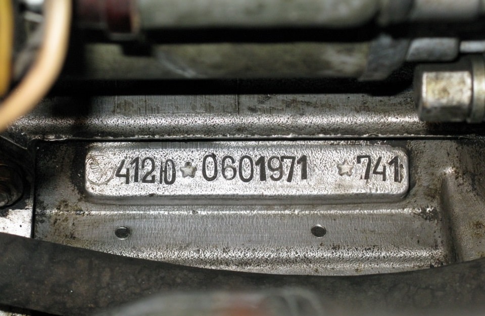 Расположение на блоке цилиндров Где расположен номер двигателя?