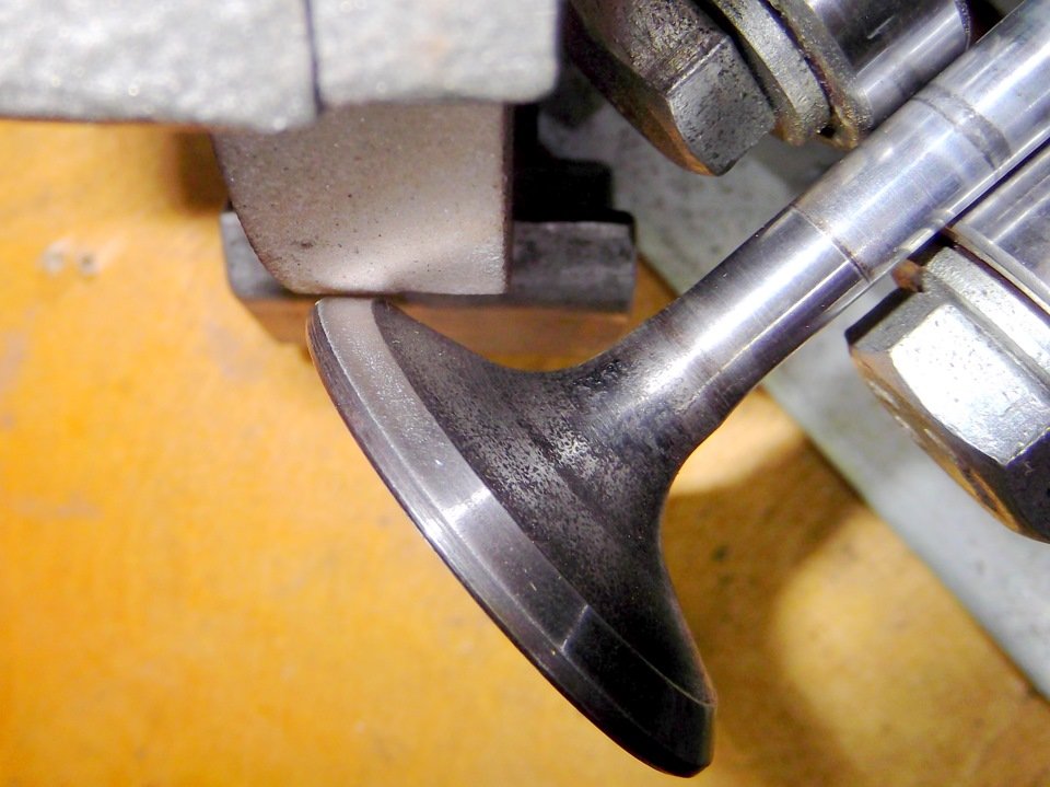 Обработка на станке Выравнивание угла фаски клапана