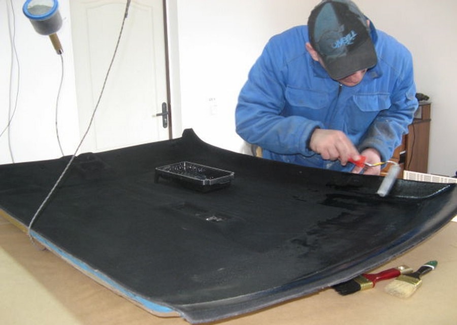 Нанесение клея Подготовка поверхности