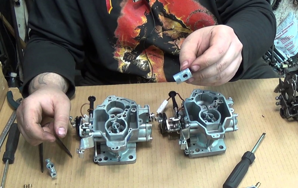 Разобранный карбюратор Настройка карбюратора ВАЗ-2107