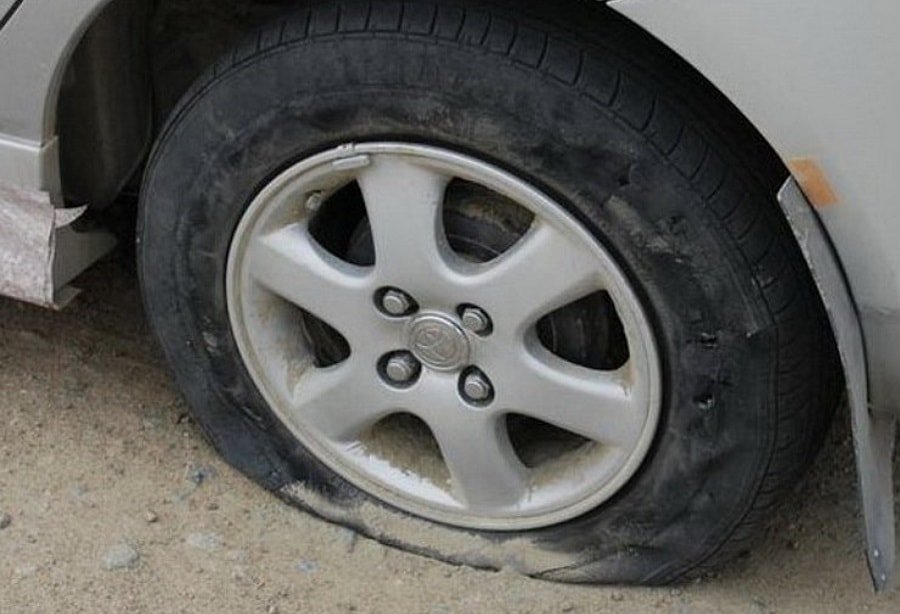 Спущенное колесо Прблеы из-за недокаченных колес