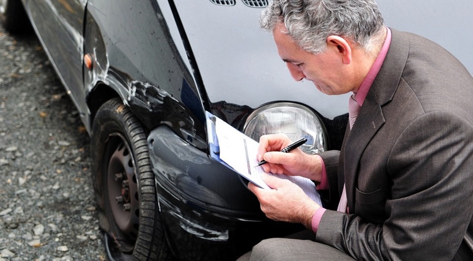 Осмотр автомобиля Осмотр автомобиля виновника