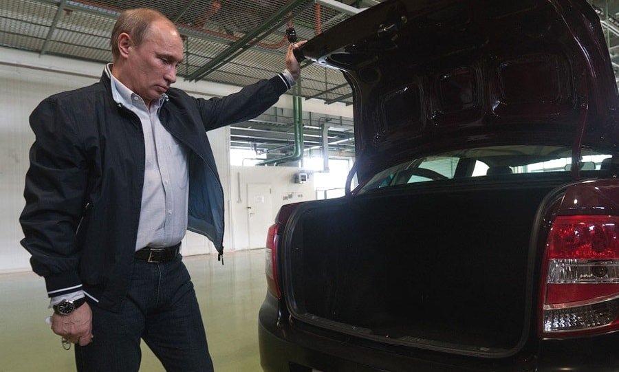 Осмотр багажника Осмотр багажника и салона