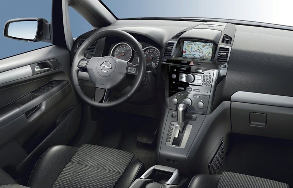 Передняя панель Оснащение салона