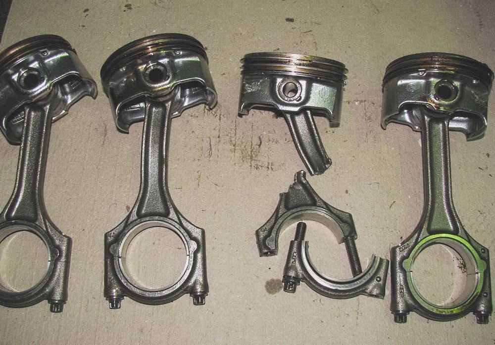 Деформация шатунов Последствие поломки помпы