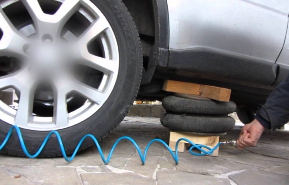 Подъем автомобиля пневматикой Пневматический домкрат своими руками