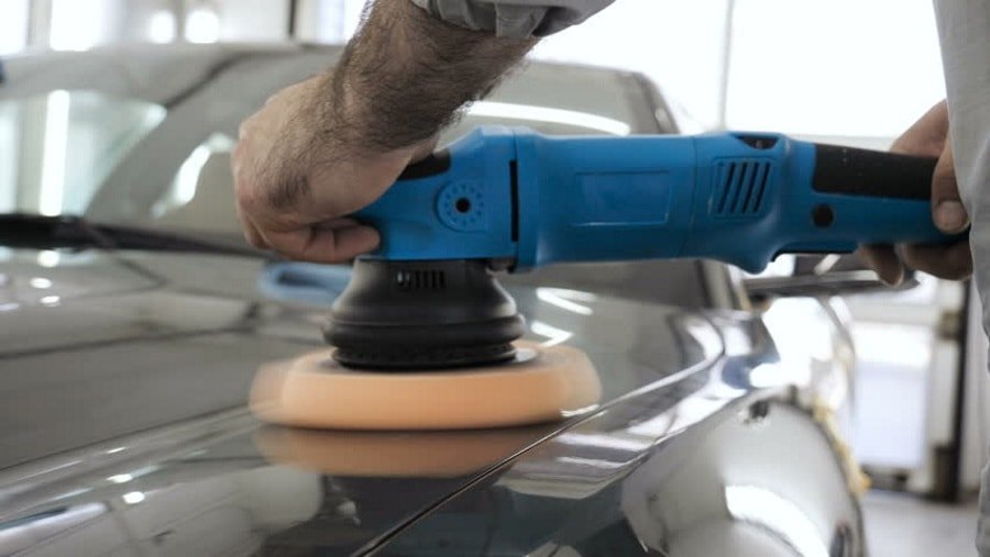 Полирование капота автомобиля Процесс полировки