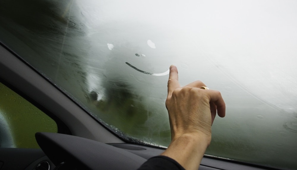 Потеет стекло Влага в салоне