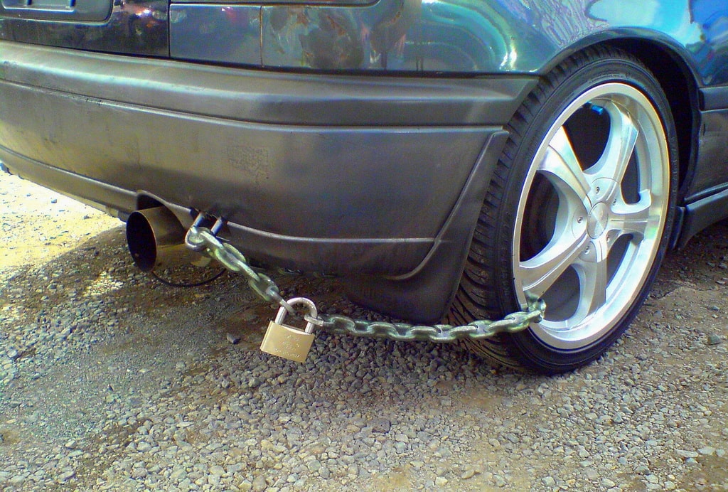 Машина на замке Противоугонное средство