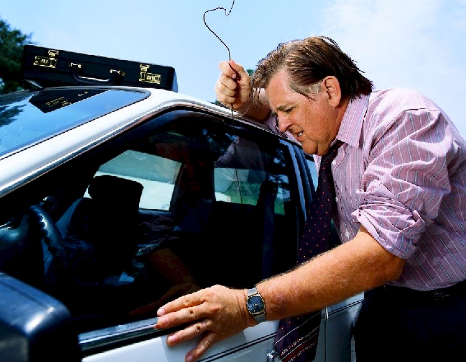 Открывание двери проволокой Проволока