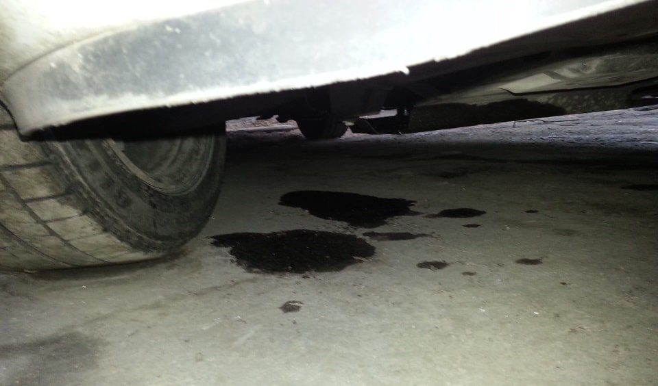 Маслянные пятна Ежедневный осмотр