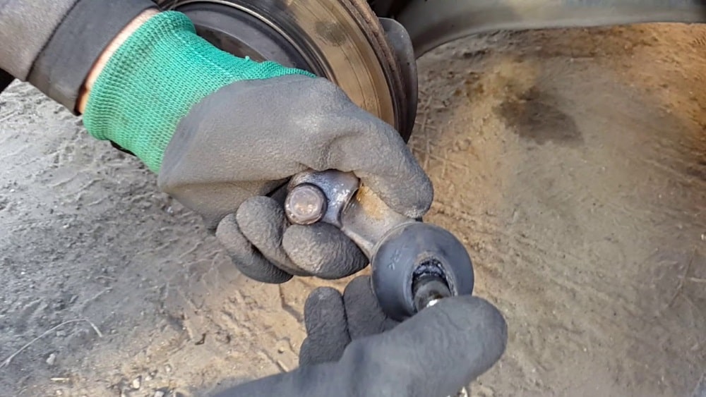 Износ пыльника наконечника Проверка рулевого наконечника