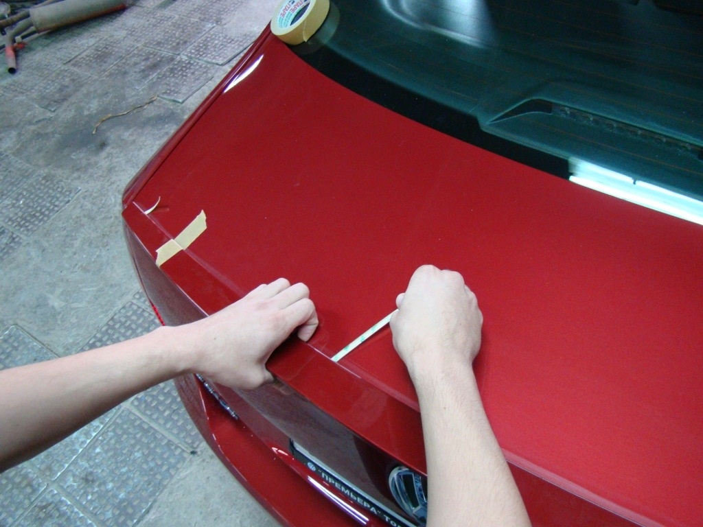 Монтаж спойлера Установка спойлера