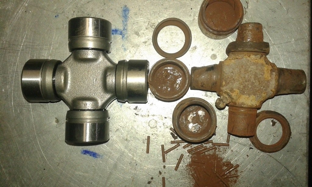 Новая и снятая крестовины Замена крестовины