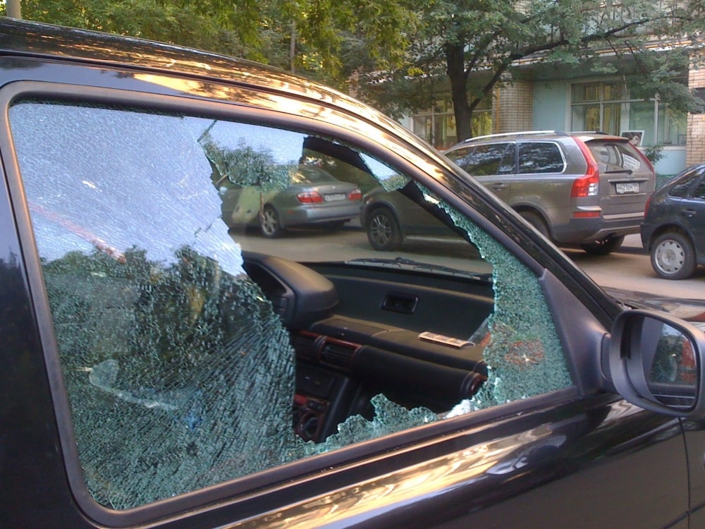 Выбивание стекла Вынужденная мера