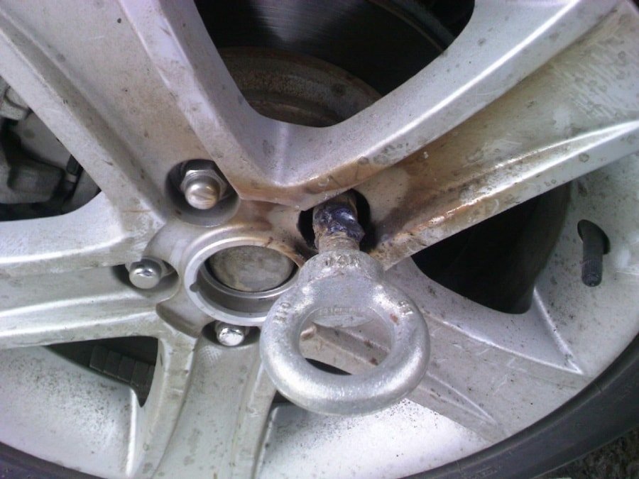 Сварка к болту Сьем болта при помощи сварочного аппарата