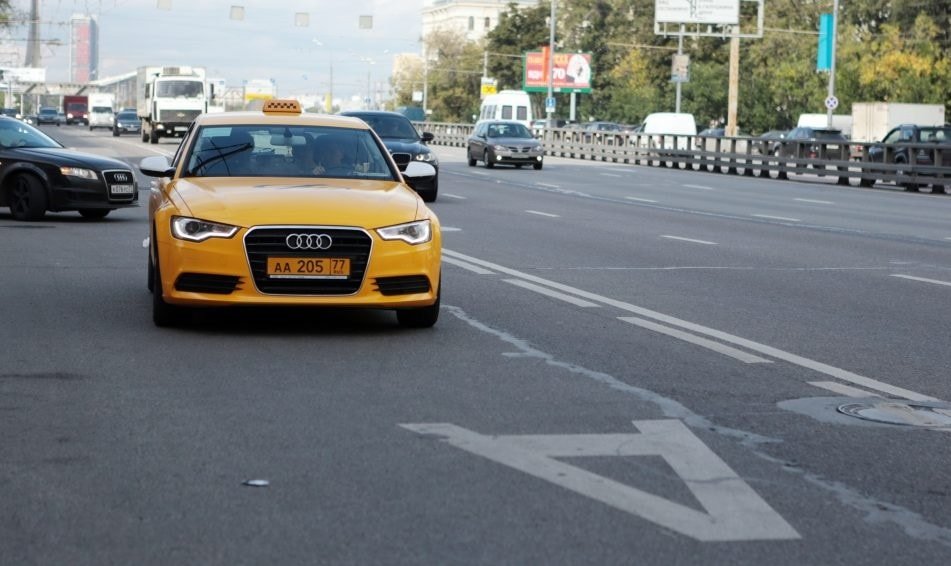 Такси на выделенной полосе Движение такси