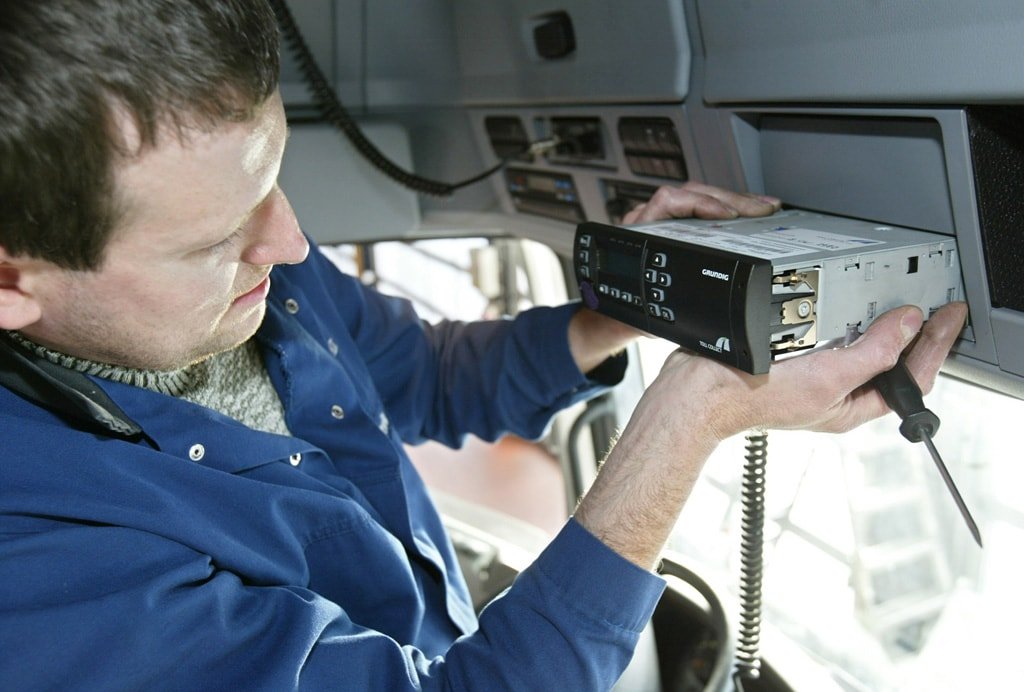 Установка прибора Монтаж тахоментра