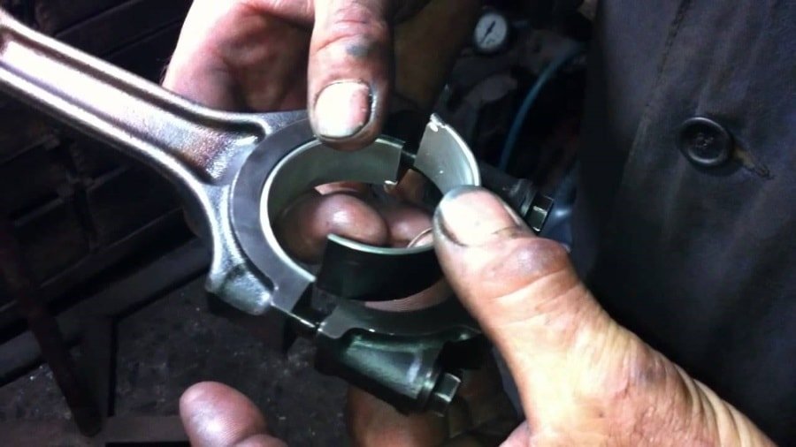 Установка шатунных вкладышей Порядок установки вкладыша коленвала