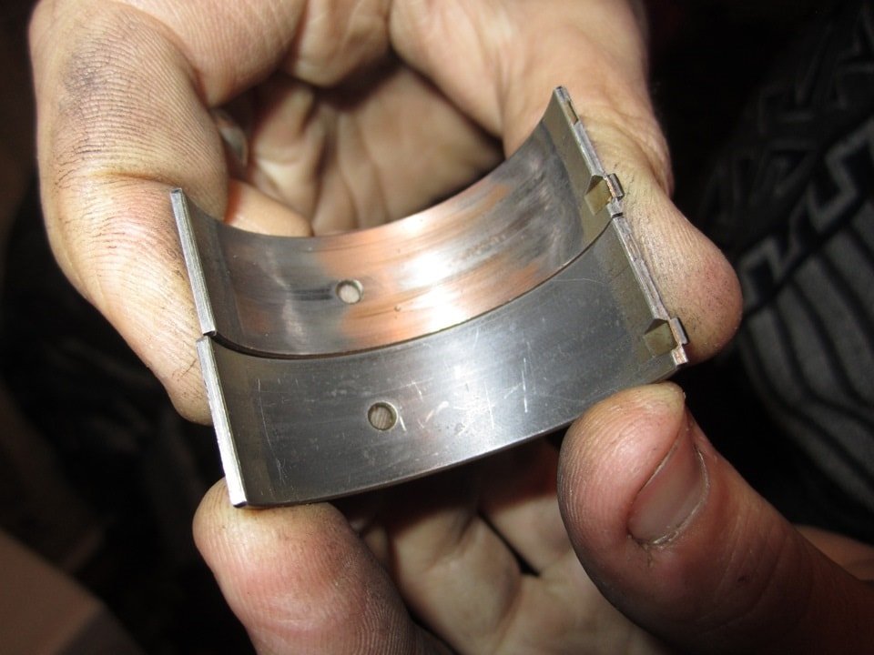 Выработка шатунного вкладыша Причина поломки вкладыша коленвала