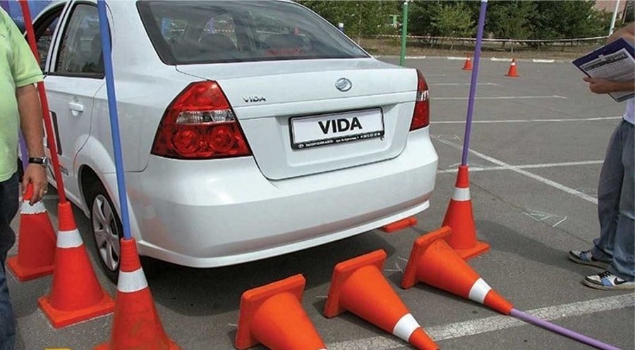 Сбитые конусы при движении назад Инструкция упражнения