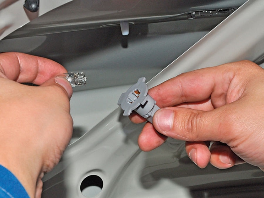 Установка лампы подсветки Самостоятельная замена