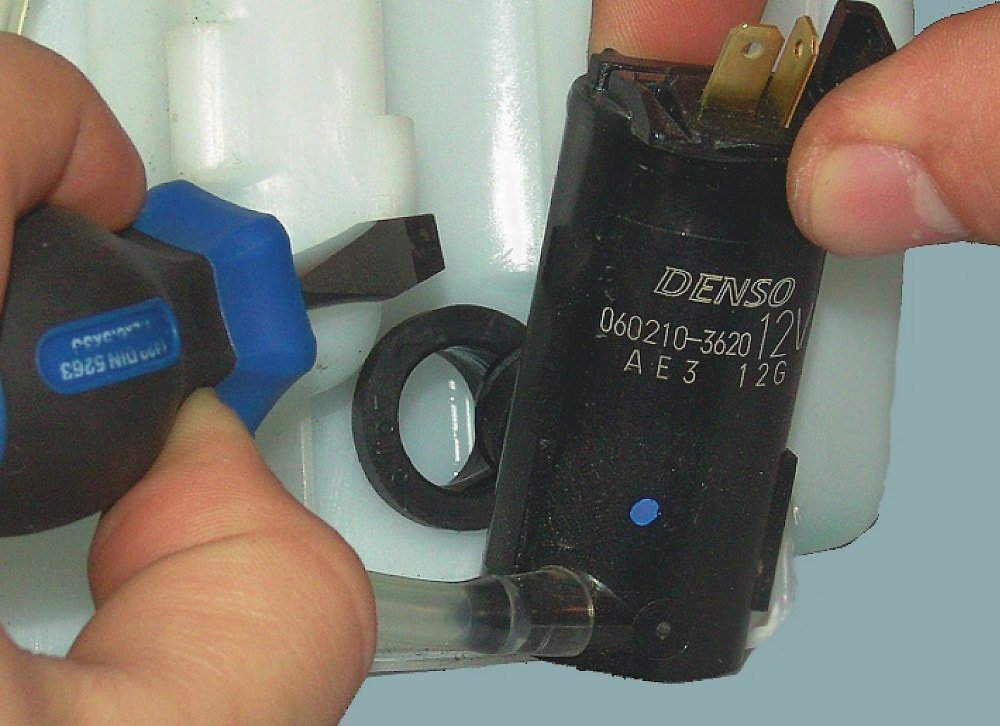 Замена насоса Конструкция бачка омывателя