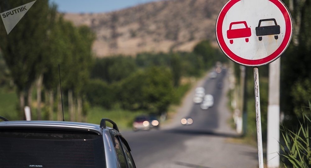 Знак "Обгон запрещён" Причина установки знака "Обгон запрещён"