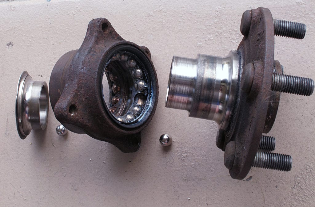 Неисправный подшипник ступицы Причины возникновения неисправностей в ступице