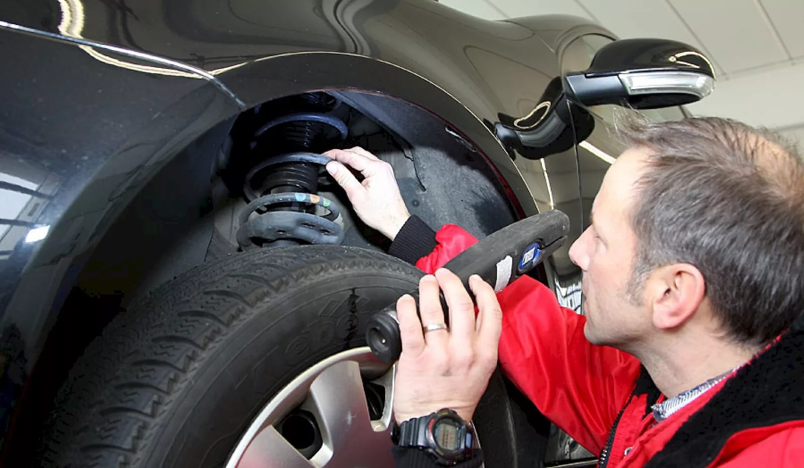 Замена стоек Передние стойки амортизаторов