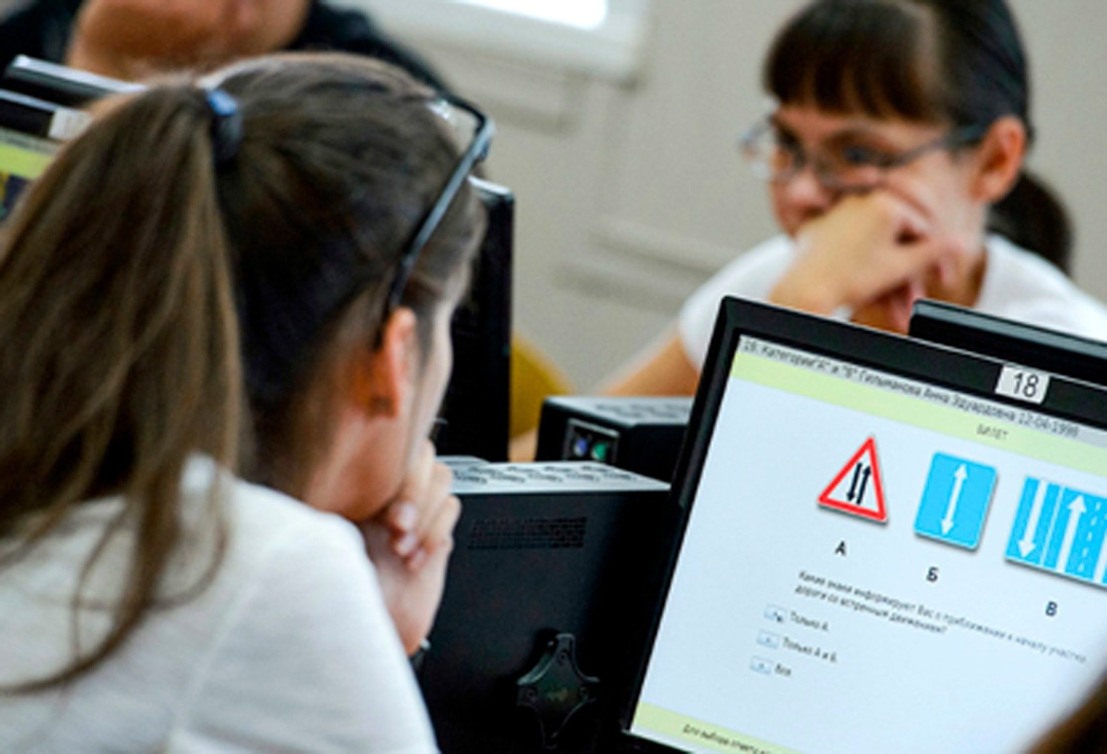 Экзамен на права Как проходит экзамен в автошколе?