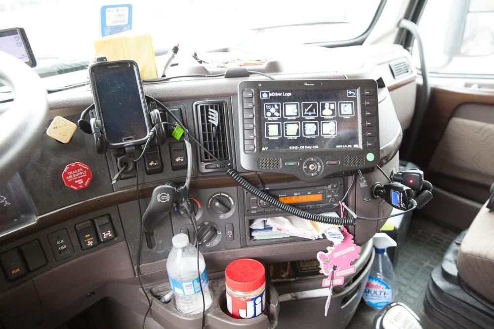 Навигатор в салоне грузовика Для чего нужен навигатор?