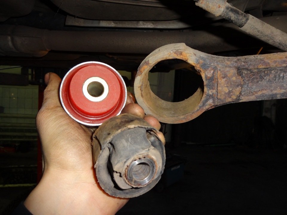 Резиновый и полиуретановый сайлентблок задней балки Выбор сайлентблока