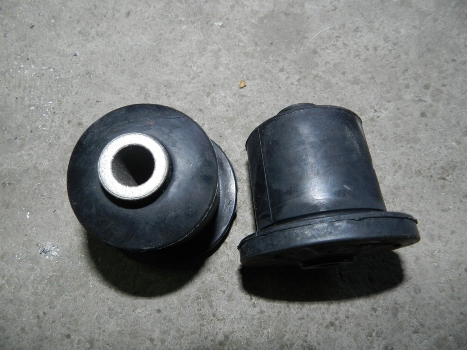 Сайлентблоки задней балки Сайлентблок задней балки